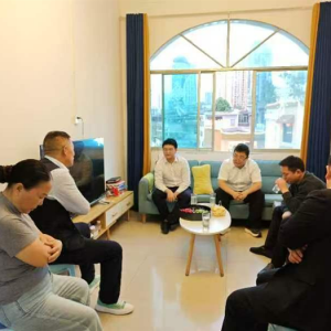 农发行金沙县支行开展员工家访活动