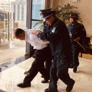 农发行贵州分行纳雍县支行开展2025年上半年防暴反恐演练