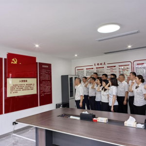 农发行贵州分行桐梓县支行开展建党104周年重温入党誓词活动